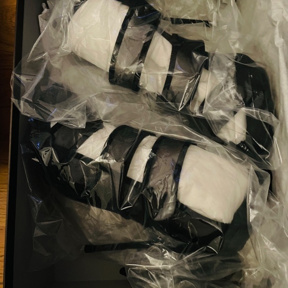 Gucci brand new black stilettos 8.5. box/ dust bag - Picture 2 of 10